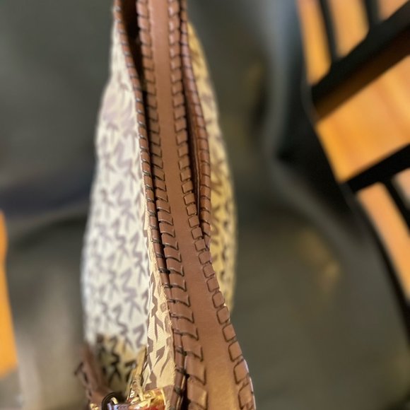 Michael Kors Bennet Hobo Bag signature colors - Picture 7 of 7